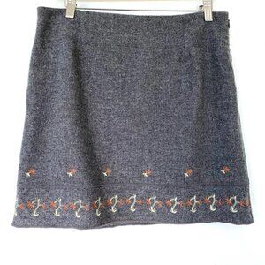 American Eagle Outfitters  mini skirt with embroidery at the hem, 💯 wool